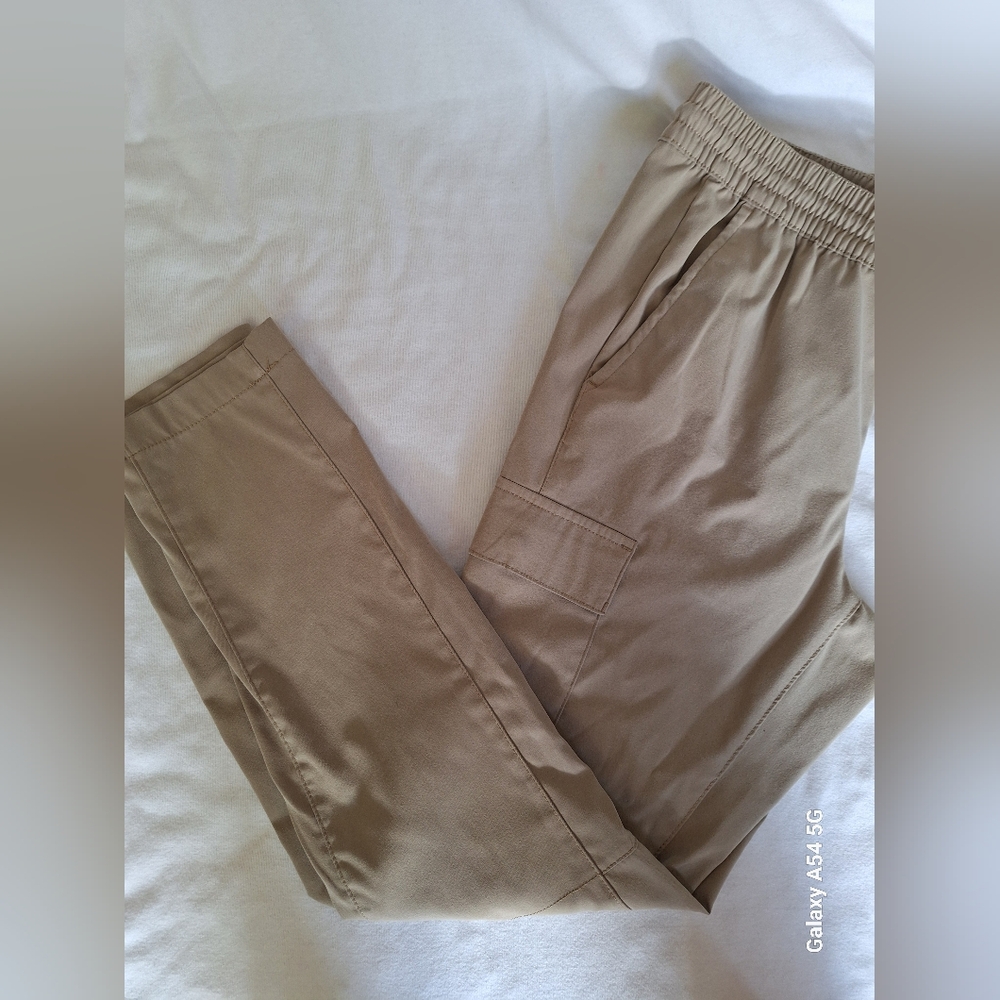 Tahari cargo pants Medium